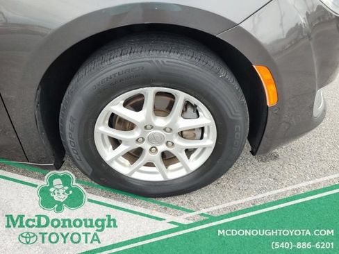 Used 2020 Chrysler Pacifica Touring w/ Advanced Safetytec Group FWD image 22