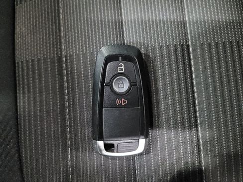 Used 2018 Ford Edge SEL FWD image 32