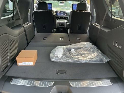 New 2026 Chevrolet Suburban High Country image 25