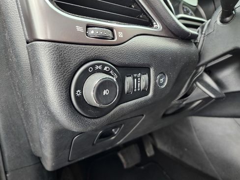 Used 2020 Jeep Cherokee Limited image 39