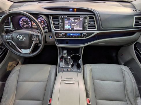 Used 2015 Toyota Highlander Limited Platinum image 17