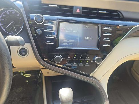 Used 2018 Toyota Camry LE w/ Convenience Package FWD image 5