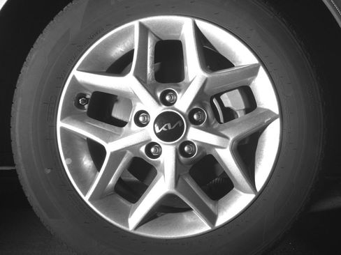 Used 2025 Kia Soul LX w/ LX Technology Package FWD image 13