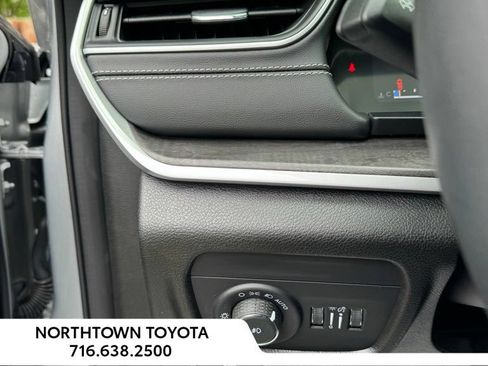 Used 2023 Jeep Grand Cherokee L Limited AWD/4WD image 19