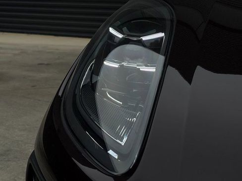 Certified 2026 Porsche Macan image 12