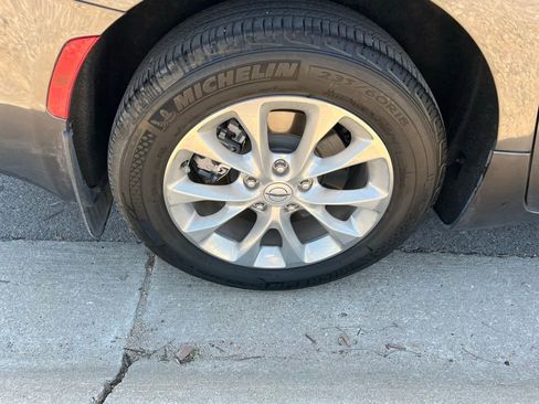 Used 2021 Chrysler Pacifica Touring-L w/ Premium & Safety Sphere Group AWD/4WD image 11