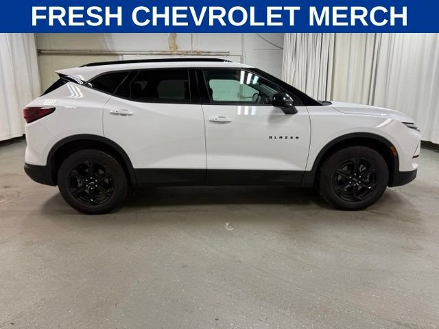 Used 2025 Chevrolet Blazer LT w/ Convenience Package AWD/4WD image 3