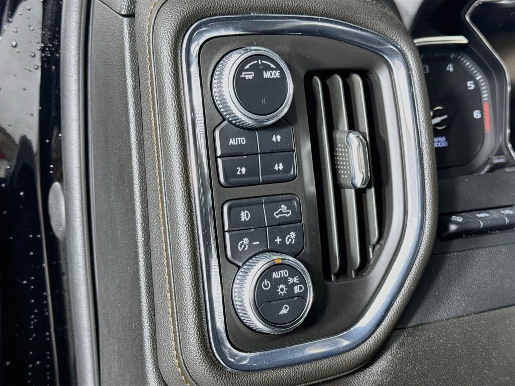 Used 2022 GMC Sierra 3500 AT4 w/ AT4 Preferred Package AWD/4WD image 17
