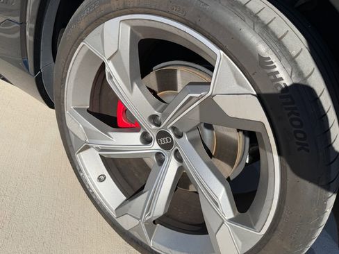 Used 2024 Audi Q8 e-tron Prestige w/ Prestige Package image 7