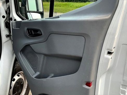 Used 2018 Ford Transit 250 130 Low Roof image 19