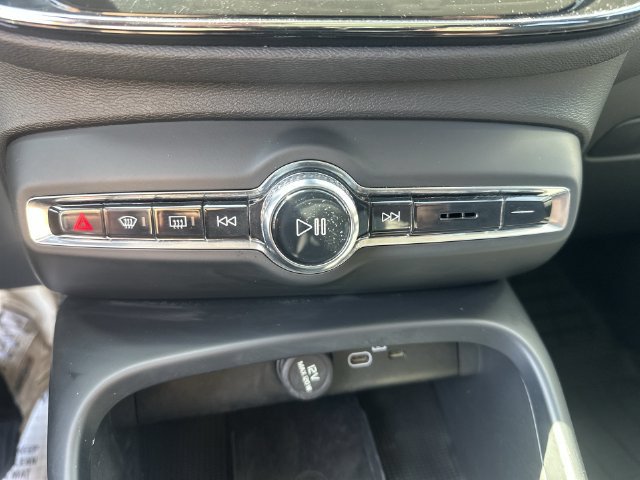 Used 2024 Volvo XC40 B5 Core AWD/4WD image 21