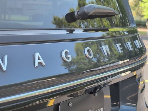 Used 2023 Jeep Wagoneer 4WD w/ Premium Group I image 6