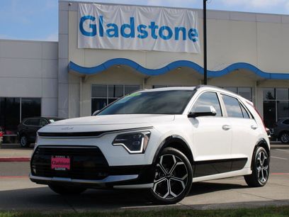 Used 2024 Kia Niro SX Touring