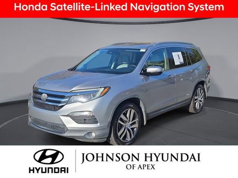 Used 2017 Honda Pilot Touring image 1