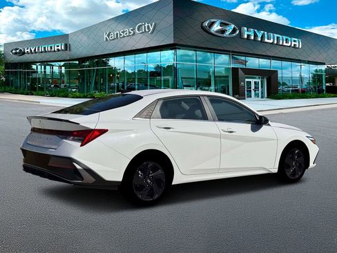 New 2026 Hyundai Elantra SEL Sport Premium FWD image 8