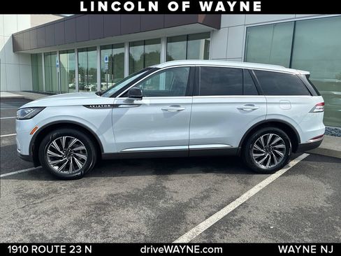 Certified 2025 Lincoln Aviator AWD image 2