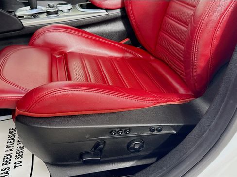 Used 2024 Alfa Romeo Giulia Veloce RWD image 22