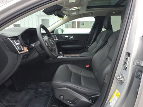 Certified 2025 Volvo V60 B5 Cross Country Plus image 27