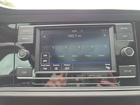 Used 2019 Volkswagen Jetta SE image 30