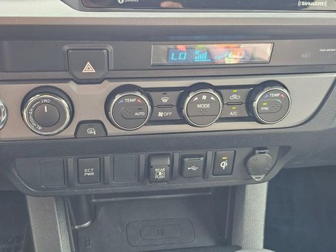 Used 2021 Toyota Tacoma TRD Off-Road AWD/4WD image 31