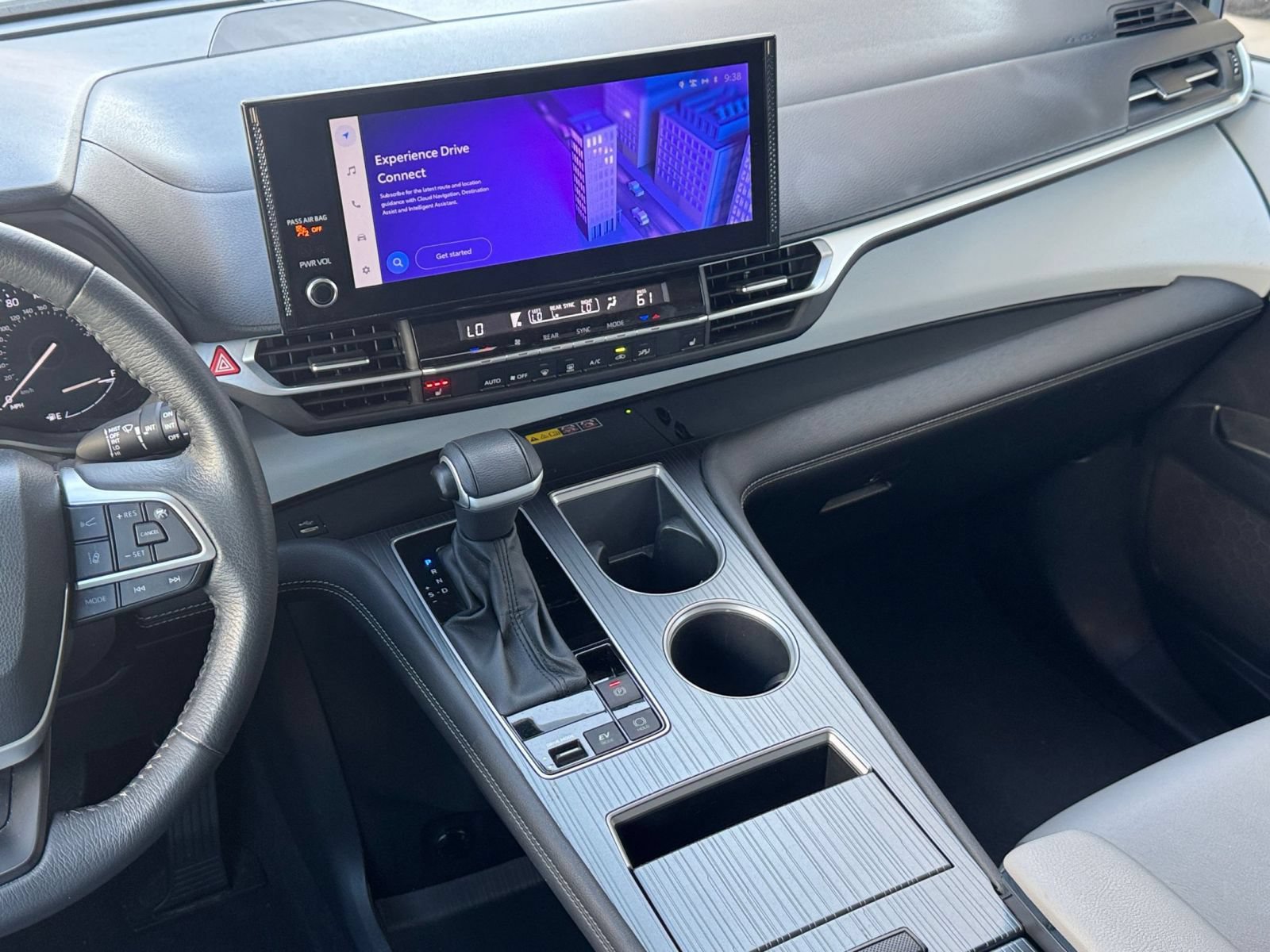 Used 2025 Toyota Sienna XLE FWD image 20