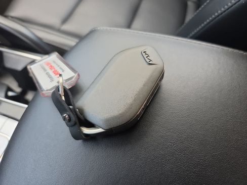Used 2025 Kia Telluride S FWD image 27