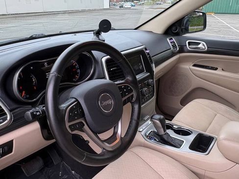 Used 2020 Jeep Grand Cherokee Laredo RWD image 10