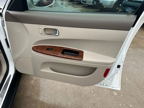 Used 2005 Buick LaCrosse CX w/ Silver Convenience Package image 26