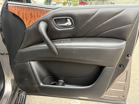 Used 2016 INFINITI QX80 4WD w/ Deluxe Technology Package image 32