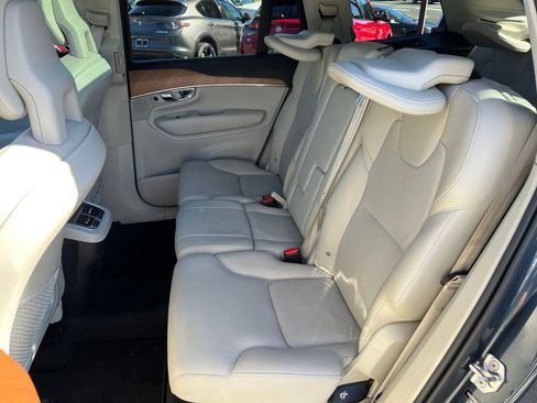 Used 2022 Volvo XC90 T6 Momentum w/ Advanced Package image 20