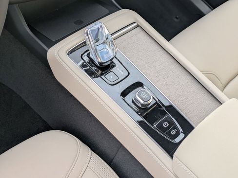 New 2026 Volvo XC90 B6 Plus w/ Protection Package Premier image 13