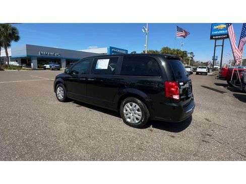 Used 2019 Dodge Grand Caravan SE image 4