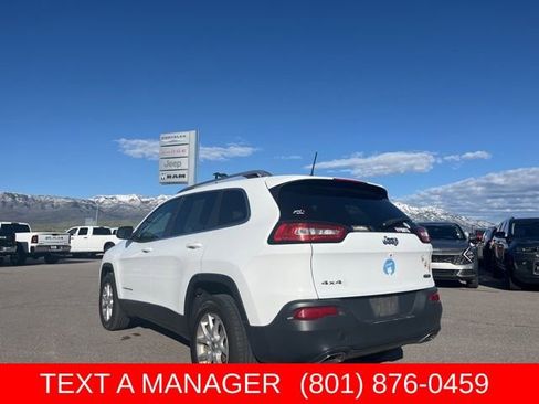 Used 2017 Jeep Cherokee Latitude w/ Cold Weather Group AWD/4WD image 6