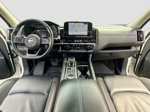 Used 2024 Nissan Pathfinder SL AWD/4WD image 3