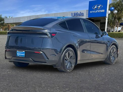 Used 2026 Tesla Model Y 2WD image 3