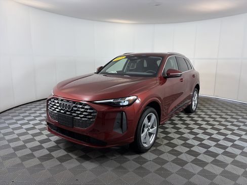 Used 2025 Audi Q5 Premium Plus w/ Premium Plus image 2