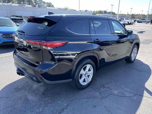 Used 2021 Toyota Highlander LE image 9