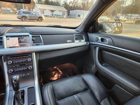 Used 2012 Lincoln MKS AWD image 32