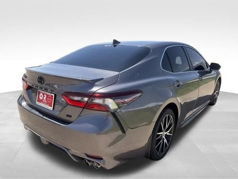 Used 2022 Toyota Camry SE w/ Carpet Mat Package (TMS) FWD image 8
