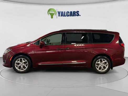 Used 2017 Chrysler Pacifica Touring-L Plus w/ Advanced Safetytec Group FWD image 2