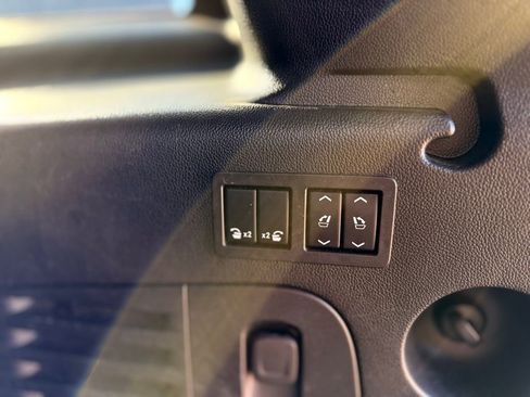 Used 2018 GMC Yukon XL Denali w/ Enhanced Security Package image 20