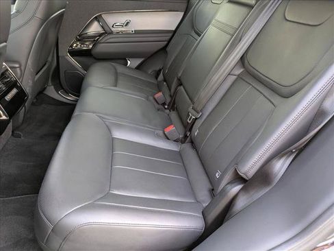 Used 2025 Land Rover Range Rover Sport SE AWD/4WD image 19