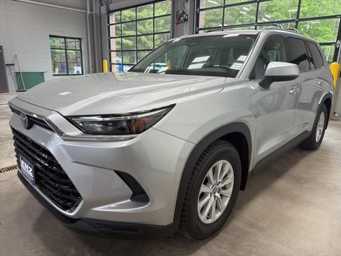 Used 2024 Toyota Grand Highlander AWD Hybrid image 4