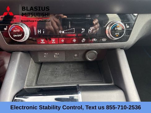 Used 2024 Mitsubishi Outlander 4WD Plug-In Hybrid image 21