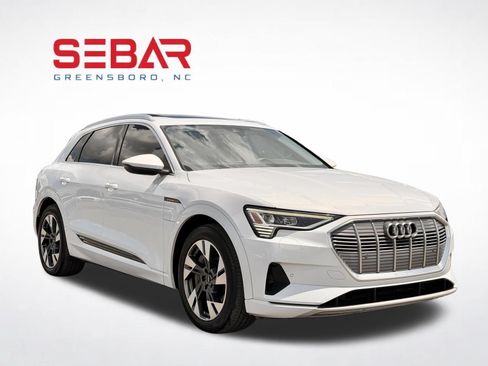 Used 2022 Audi e-tron Premium w/ Towing Package AWD/4WD image 10