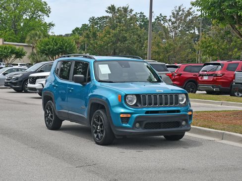 Used 2022 Jeep Renegade Latitude w/ Convenience Group AWD/4WD image 6