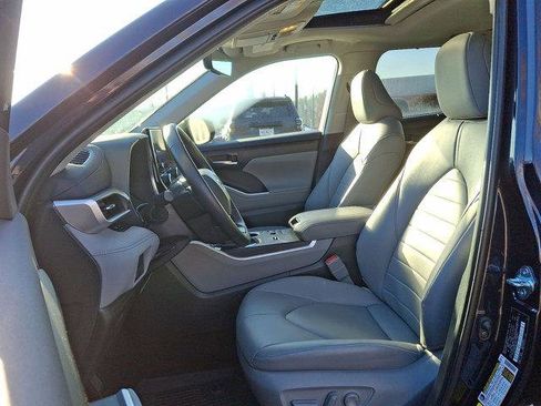 Certified 2025 Toyota Highlander XLE AWD/4WD image 13