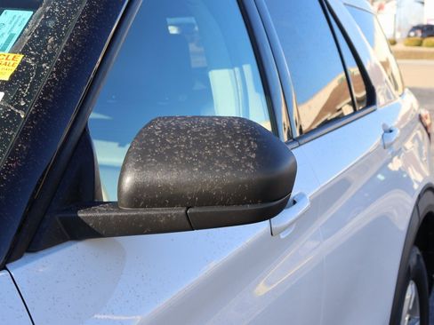 Certified 2022 Ford Explorer XLT w/ Equipment Group 202A image 3