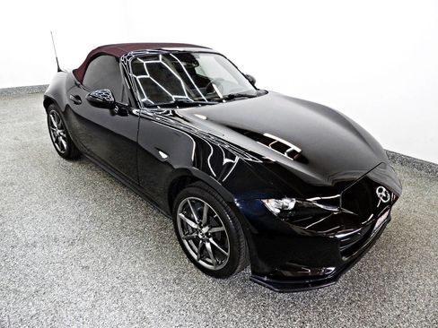 Used 2018 MAZDA MX-5 Miata Grand Touring RWD image 3