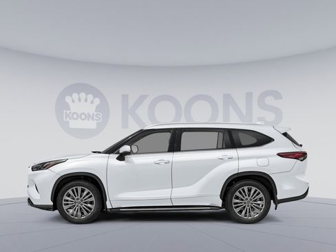 New 2026 Toyota Highlander Platinum AWD/4WD image 4
